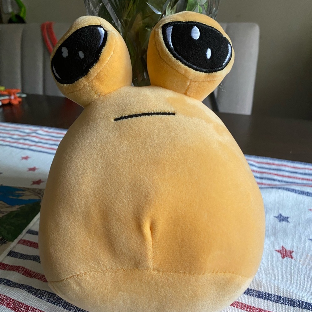 Alien POU toy